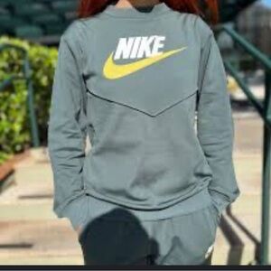 ✅Nike Dark Green Crewneck